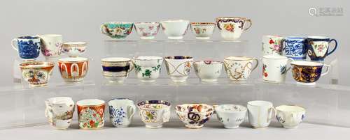 A COLLECTION OF 19TH CENTURY AND LATER TEA CUPS, TEA BOWLS AND COFFEE CANS (AF).