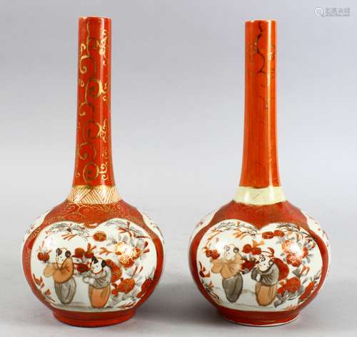 A PAIR OF JAPANESE MEIJI PERIOD KUTANI PORCELAINN BOTTLE VASES, 23CM.