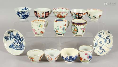 A MIXED GROUP OF 19TH CENTURY PORCELAIN TEA BOWLS, CUPS AND SAUCERS (AF).