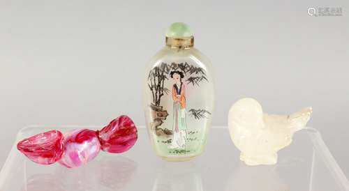 A SNUFF BOTTLE, BIRD AND SWEET.