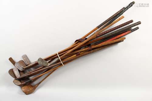 A COLLECTION OF EARLY HICKORY SHAFTED AND OTHER GOLF CLUBS.