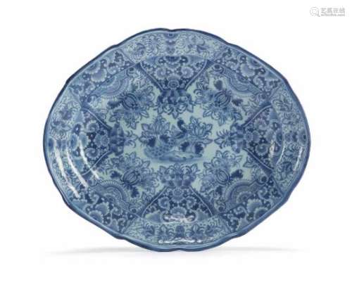 Ovalplatte mit Blaudekor