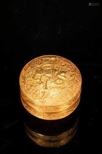 中国辽代时期
纯金供盒