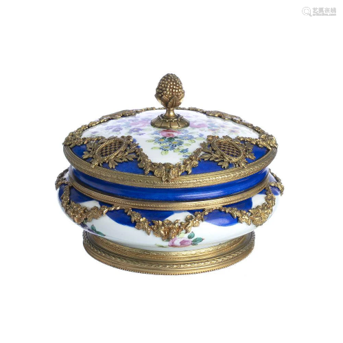 SeVRES - Porcelain and bronze box