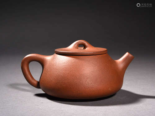 A Chinese Purple Sand Pot