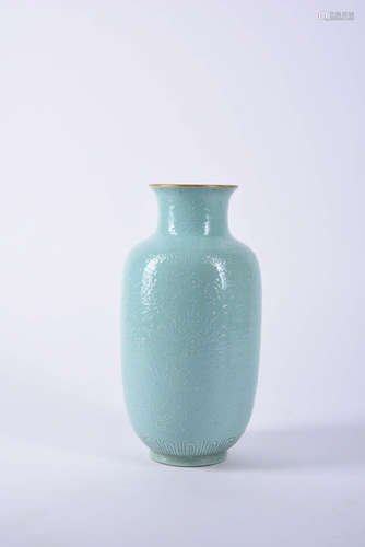 A Chinese Green Floral Porcelain Vase