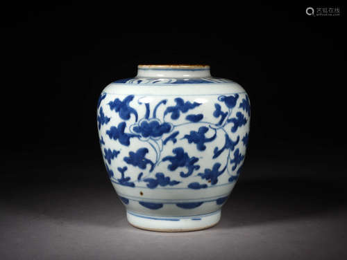 A Chinese Blue and White Floral Porcelain Jar