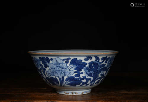 A Chinese Blue and White Floral Porcelain Bowl