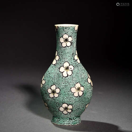 A Chinese Plain Tricolour Porcelain Oblate Vase