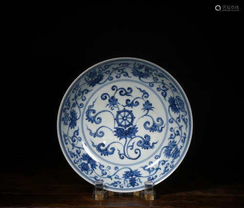 A Chinese Blue and White Floral Porcelain Plate