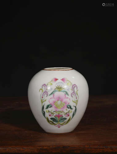 A Chinese Enamell Floral Porcelain Jar