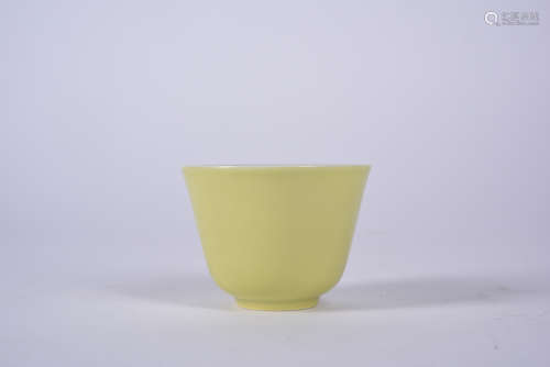 A Chinese Lemon Yellow Porcelain Cup