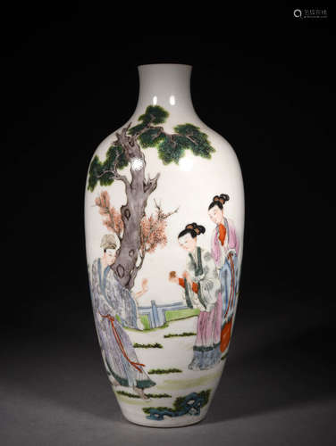 A Chinese Famille Rose Figure Painted Porcelain Vase