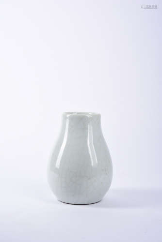 A Chinese Ge Kiln Porcelain Zun