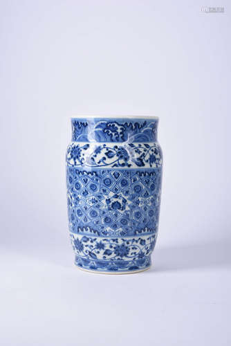 A Chinese Blue and White Floral Porcelain Jar