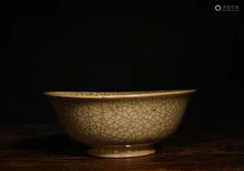 A Chinese Ge Kiln Porcelain Bowl