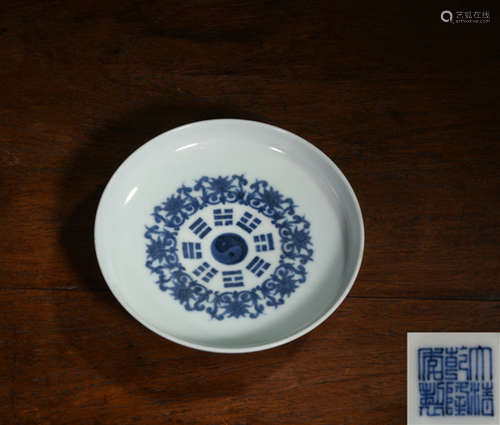 A Chinese Blue and White Floral Porcelain Washer