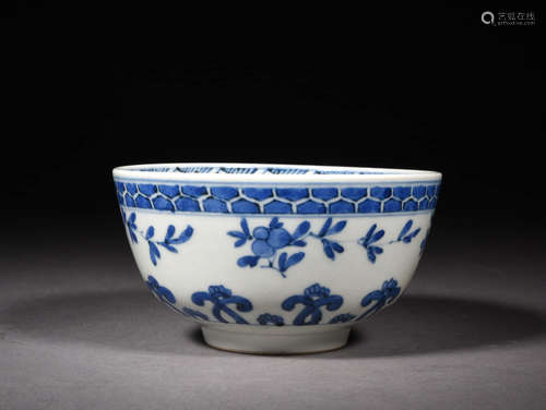 A Chinese Blue and White Floral Porcelain Bowl