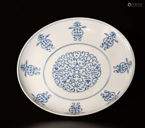 A Chinese Blue and White Floral Porcelain Plate