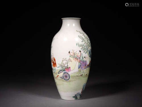 A Chinese Famille Rose Painted Porcelain Vase