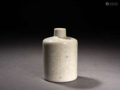 A Chinese Ge Glazed Porcelain Vase