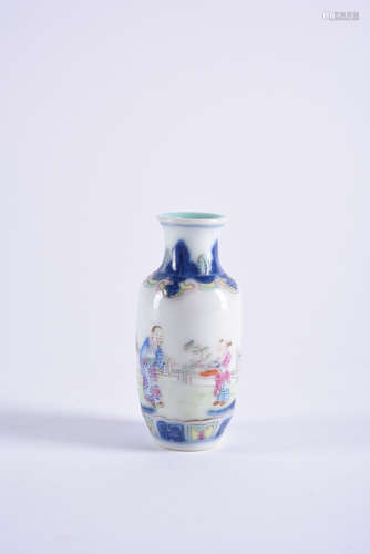 A Chinese Blue and White Floral Porcelain Vase