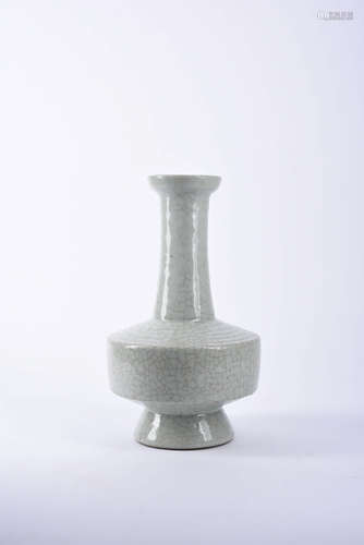 A Chinese Ge Kiln Porcelain Vase