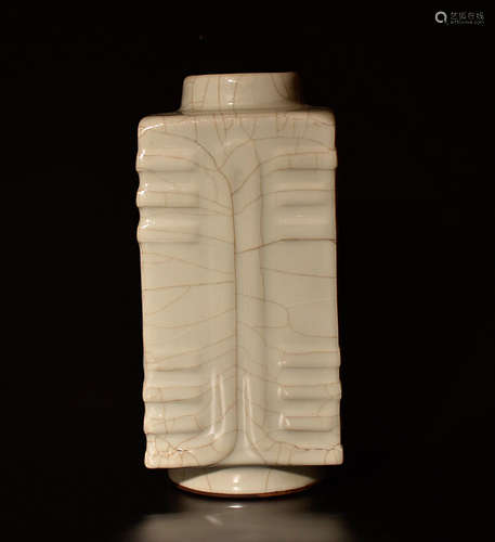 A Chinese Ge Kiln Porcelain Vase