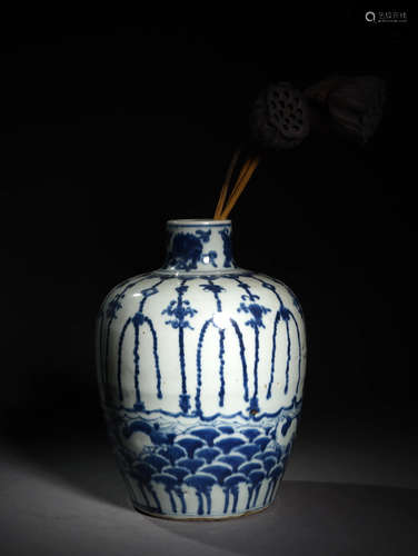 A Chinese Blue and White Floral Porcelain Jar