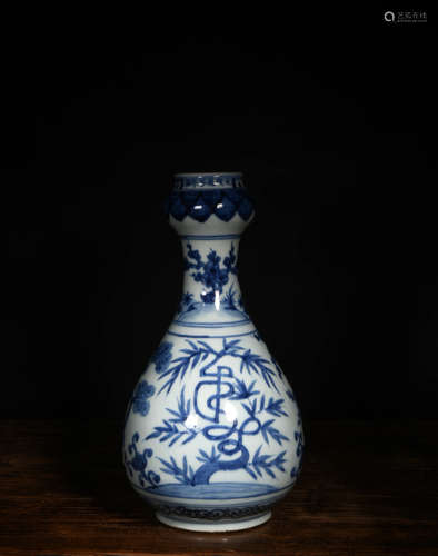 A Chinese Blue and White Floral Porcelain Garlic Bottle