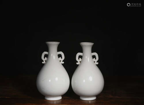 A Pair of Chinese White Glazd Enamel Porcelain Double Ears Vase