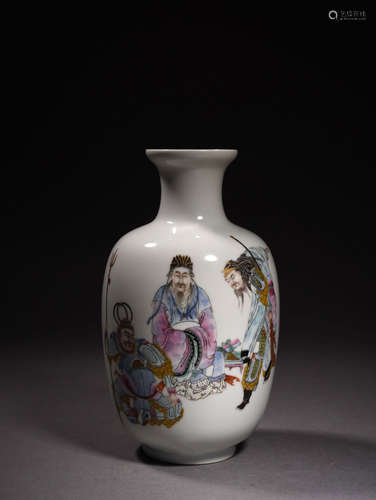 A Chinese Famille Rose Porcelain Lantern-shaped Vase