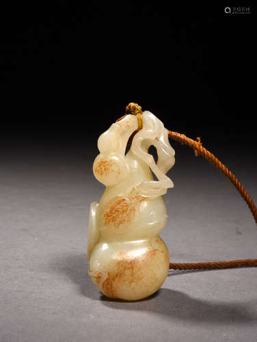 A Chinese Hetian Jade Gourd-shaped Pendant