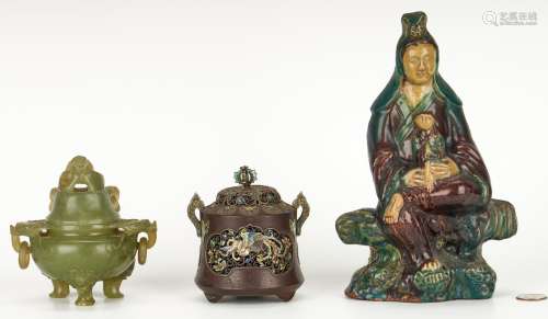 2 Lidded Censers and Guanyin Figure