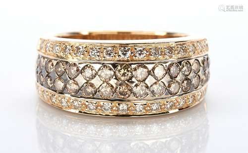 Ladies 18K Chocolate Diamond Tapered Band Ring