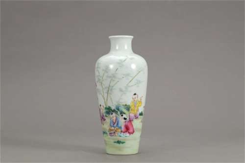 A Chinese Famille-Rose Porcelain Vase