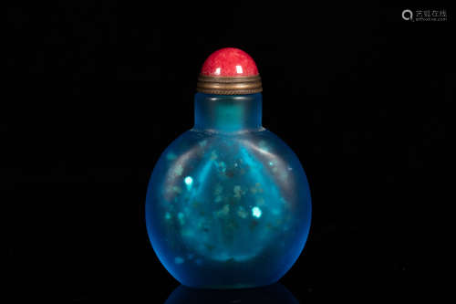 A BLUE GLASS SNUFF BOTTLE