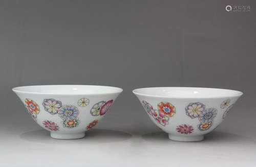 A PAIR OF CHINESE FLORAL PORCELAIN BOWLS