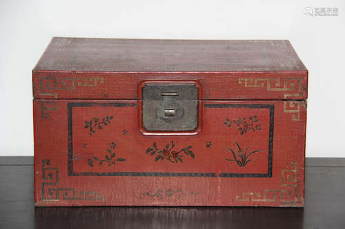 A CHINESE FLORAL RED LACQUER JEWELS BOX