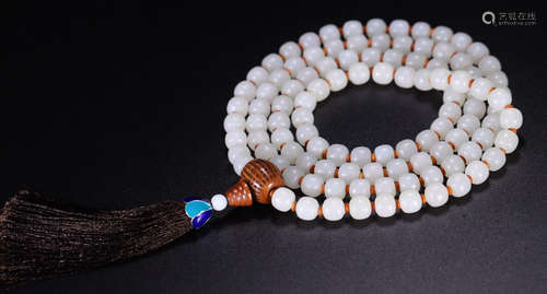 A HETIAN JADE STRING NECKLACE WITH 108 BEADS