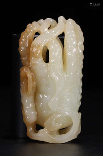 A HETIAN JADE PENDANT SHAPED WITH BERGAMOT