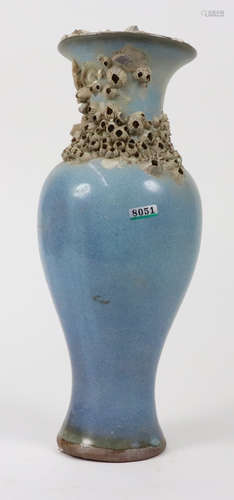 A BLUE GLAZE VASE