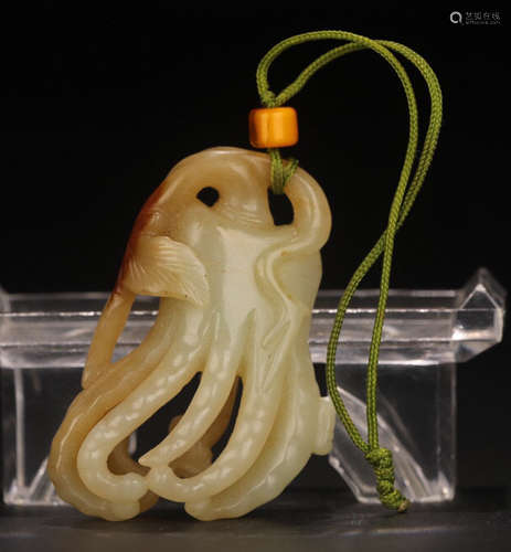 A HETIAN JADE CARVED BERGAMOT