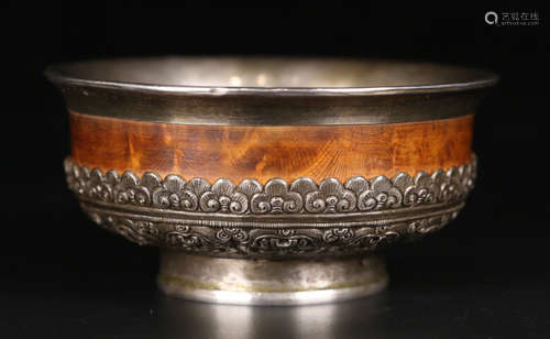 A TIBETAN HUALI WOOD BOWL EMBEDDED WITH SILVER