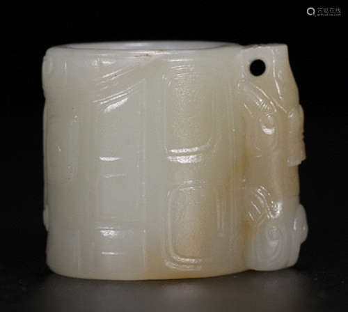 A HETIAN JADE RING CARVED WITH BEAST