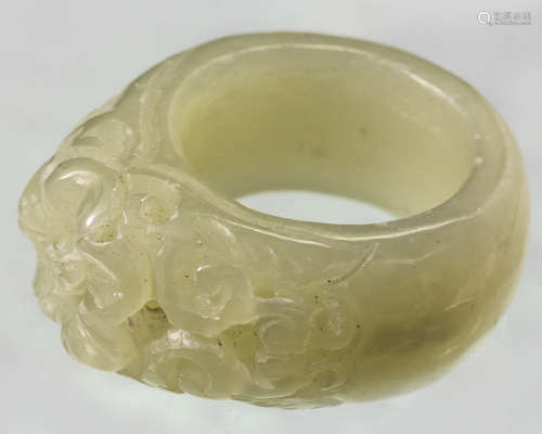 A HETIAN JADE ARCHER'S RING