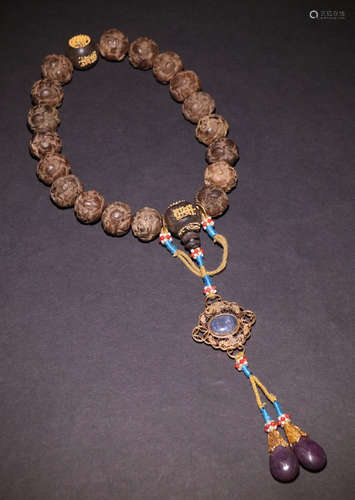 A CHENXIANG WOOD BRACELET WITH 18 BEADS