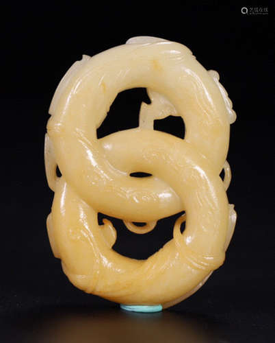 AN OLD HETIAN JADE PENDANT SHAPED WITH DRAGON PATTERN