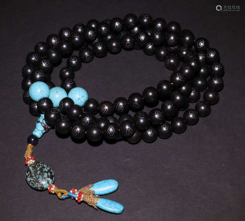 A CHENXIANG WOOD NECKLACE WITH 108 BEADS