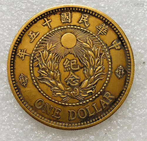 A GOLD COIN WITH HEAD PATTERN